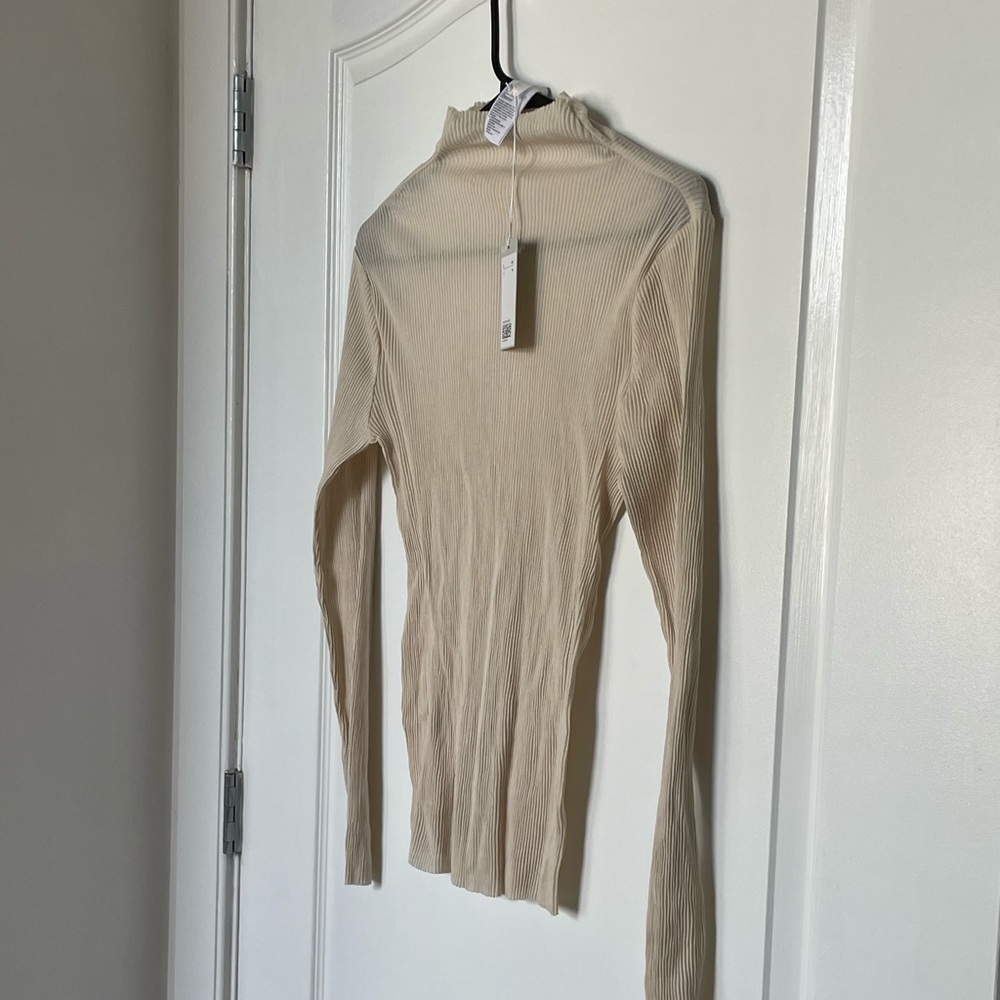 COS Ribbed Cream Turtleneck in size M/L with Fringe collar NWT